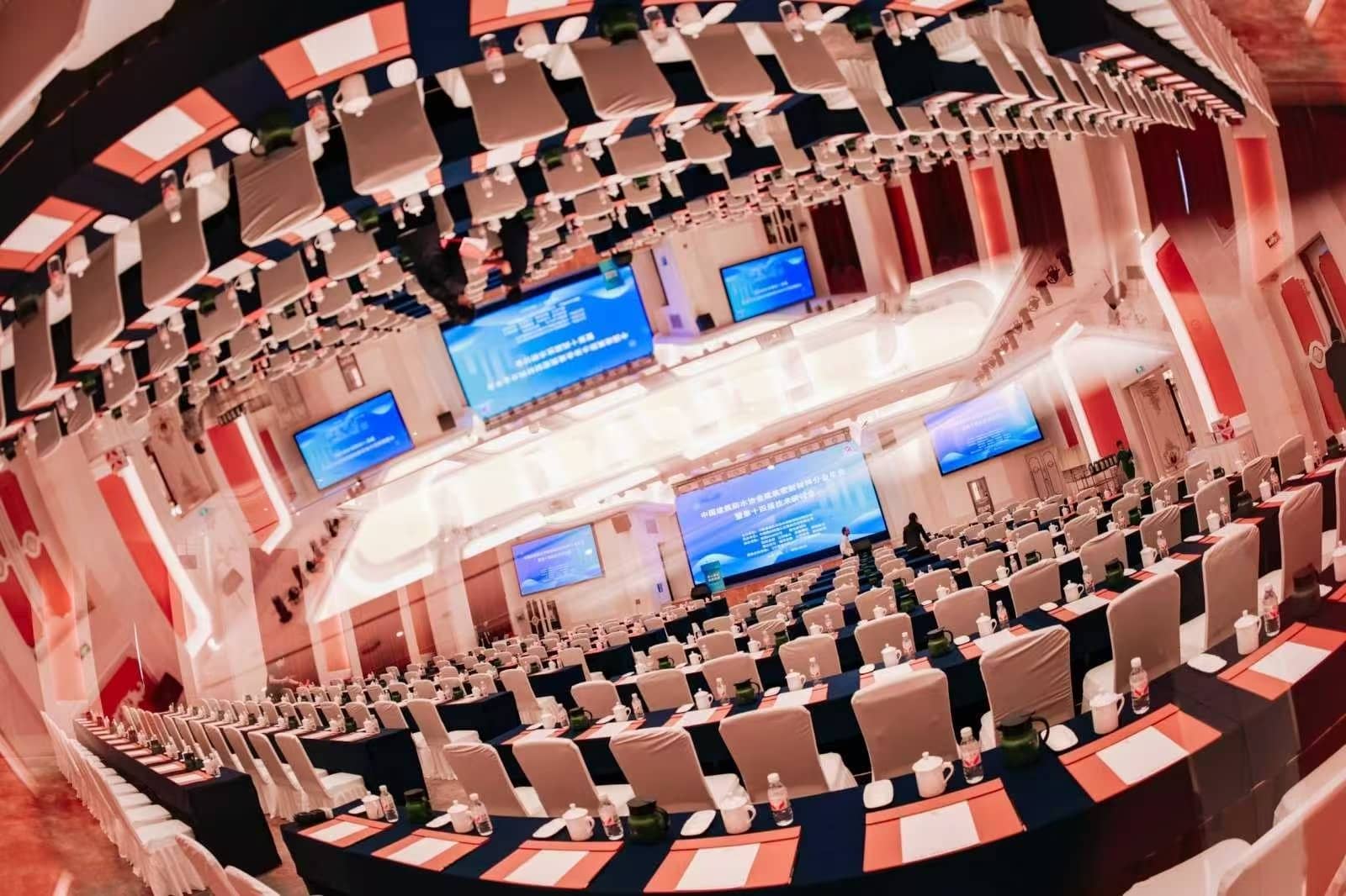 Ориентируясь на «усердное развитие и непрерывные прорывы» — Suzhou Tophung Machinery принимает участие в ежегодной конференции отрасли уплотнительных материалов 2025 года